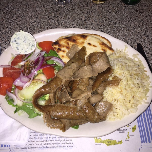 1/9/2016 tarihinde Tom C.ziyaretçi tarafından Uncle Nick&#39;s Greek Cuisine'de çekilen fotoğraf