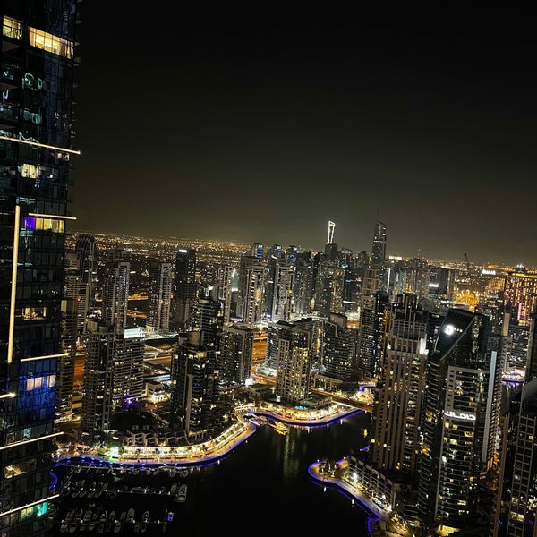 Foto scattata a Dubai Marriott Harbour Hotel &amp; Suites da T il 11/28/2023