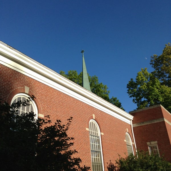 Foto tomada en Fairview Presbyterian Church  por Holly S. el 8/14/2013