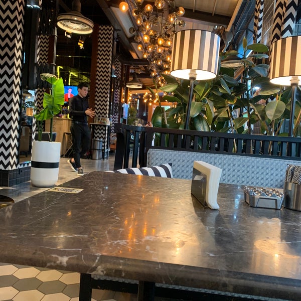 รูปภาพถ่ายที่ Balkon Cafe &amp; Restaurant โดย Erhan เมื่อ 4/21/2022