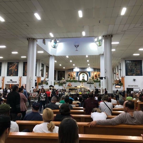 Foto diambil di Santuário Basílica do Divino Pai Eterno oleh Cláudio P. pada 6/30/2018