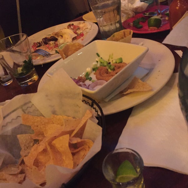 4/7/2016 tarihinde Jazzie C.ziyaretçi tarafından Tacos &amp; Tequilas Mexican Grill'de çekilen fotoğraf
