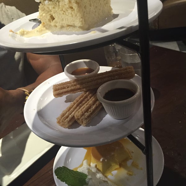 Dessert tower! Flan, tres leches y churros 😩😩