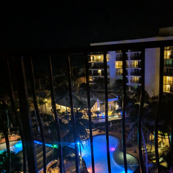 Foto diambil di Aruba Marriott Resort &amp; Stellaris Casino oleh Jazzie C. pada 4/18/2019