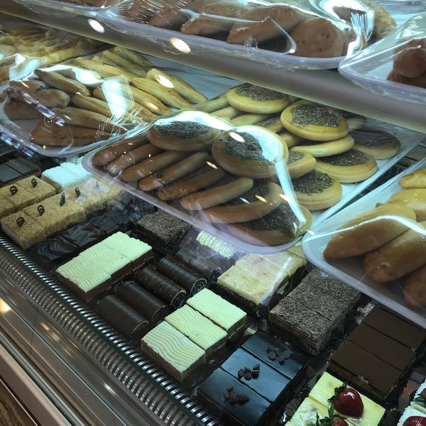Photo taken at Diplomat Sweets by Turki A on 6/17/2019