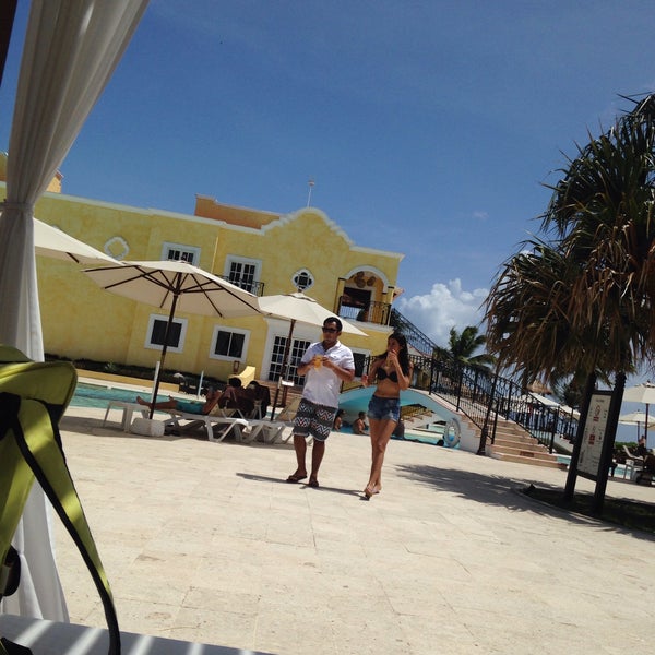 Das Foto wurde bei Secrets Capri Riviera Cancun von Jessdal am 9/13/2015 aufgenommen