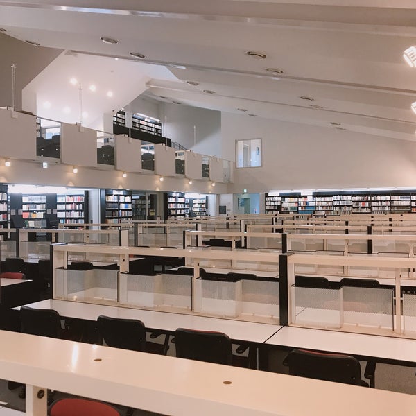 Fotos En 早稲田大学 戸山図書館 Biblioteca Universitaria