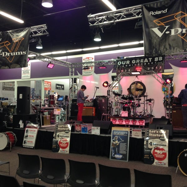Sam Ash Music Stores San Antonio, TX'da fotoğraflar