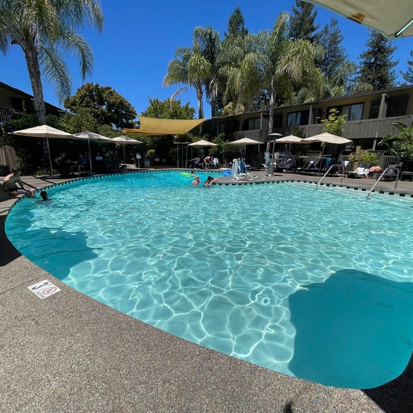 Dinah's Poolside Restaurant Breakfast Spot in Palo Alto