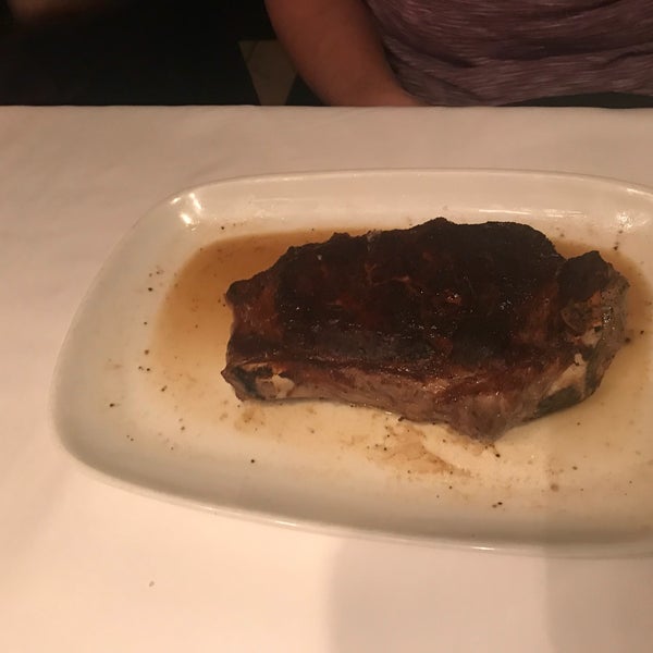 Foto diambil di Osso Steakhouse oleh Vindy F. pada 2/1/2018