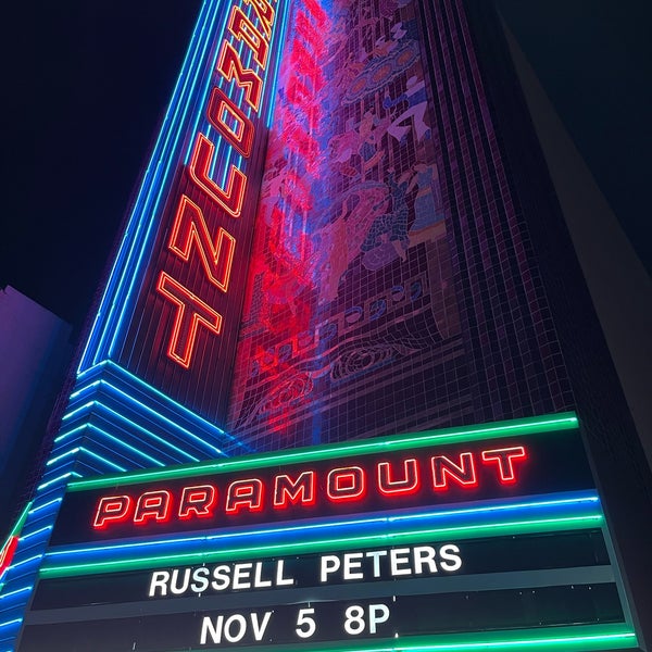 Foto diambil di Paramount Theatre oleh Vindy F. pada 11/6/2022