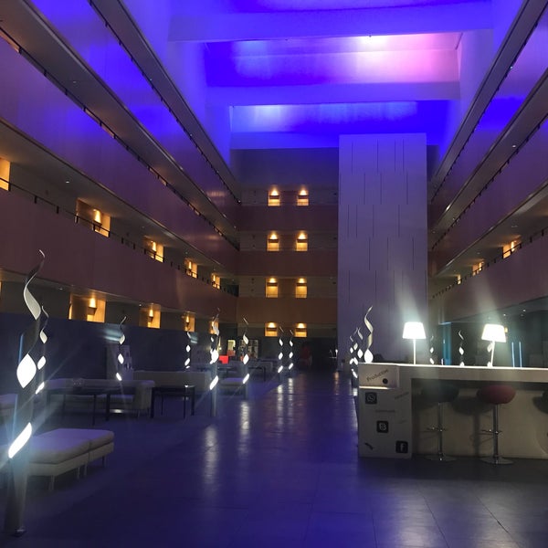 Foto diambil di Hotel Tryp Barcelona Aeropuerto oleh Vindy F. pada 5/22/2018