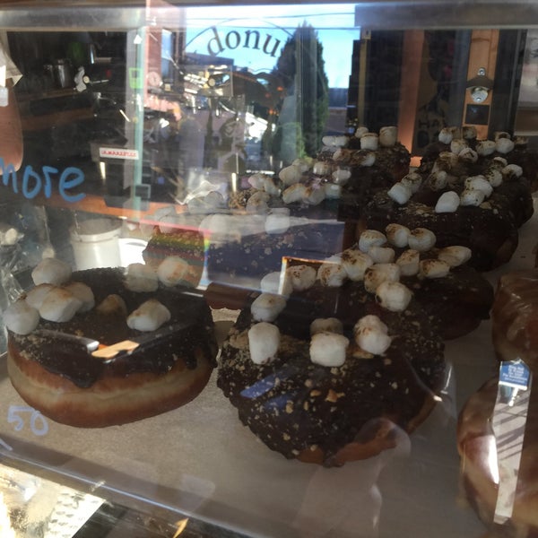 6/25/2017에 Adrian J.님이 Boxer Donut &amp; Espresso Bar에서 찍은 사진