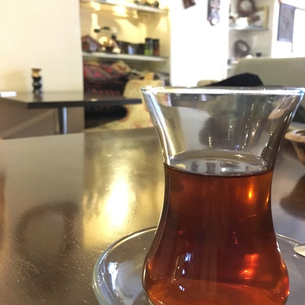 รูปภาพถ่ายที่ Melza&#39;s Cafe โดย Burak K. เมื่อ 12/23/2015