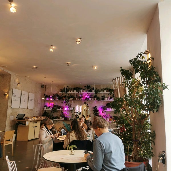 รูปภาพถ่ายที่ Mistral Café โดย Manon V. เมื่อ 12/10/2021