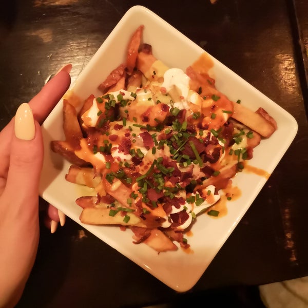 Loaded fries alone are worth the trip (spicy!!). Only downside is the horrible smeel of fried stuff/kitchen in your clothes and hair and everything.