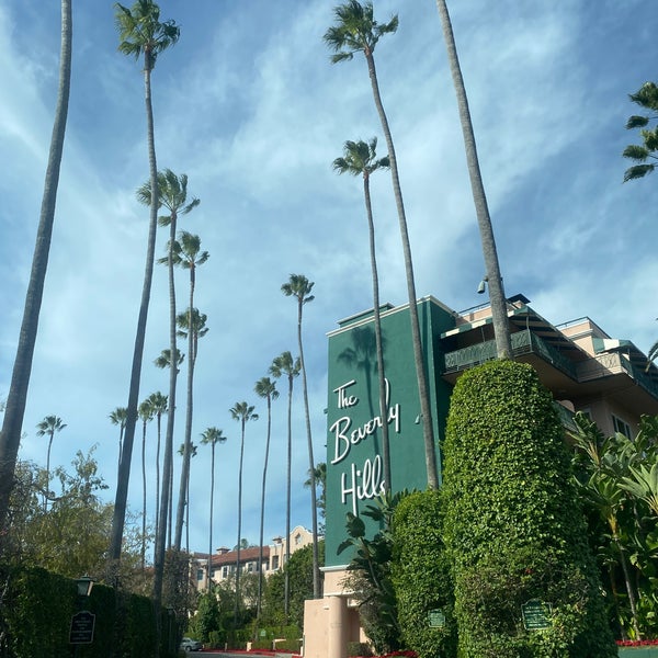 Foto diambil di Beverly Hills Hotel oleh Manon V. pada 12/17/2023