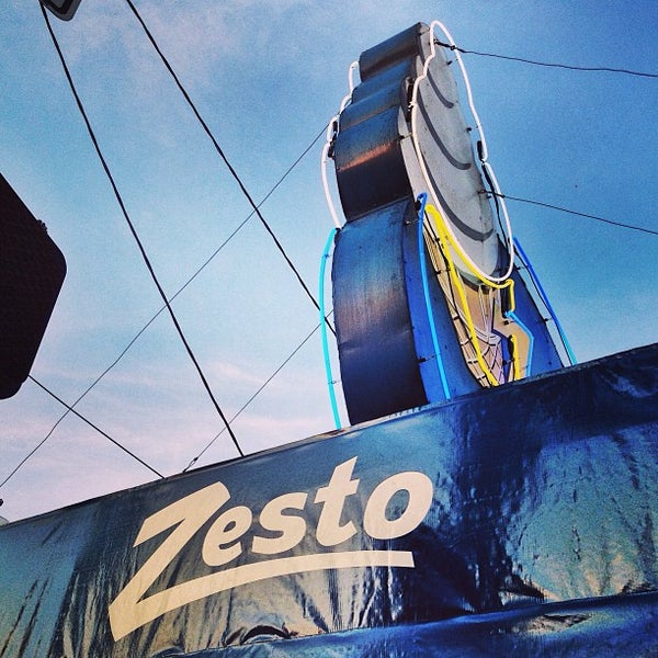 Zesto Ice Cream Shop in Fort Wayne
