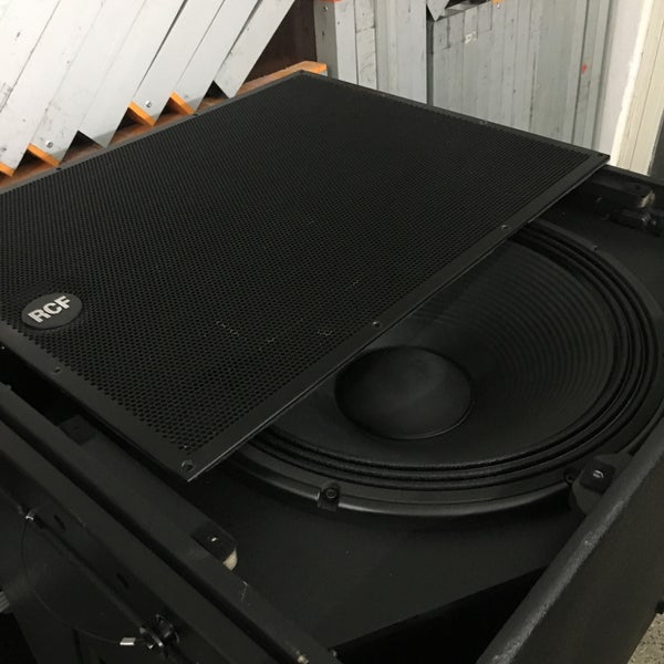X sound. Металлический квадрат для тестирования сабвуферов. X sound. Сабвуфер meyer sound ds-4p. Mid bass huawei sound x 2021.