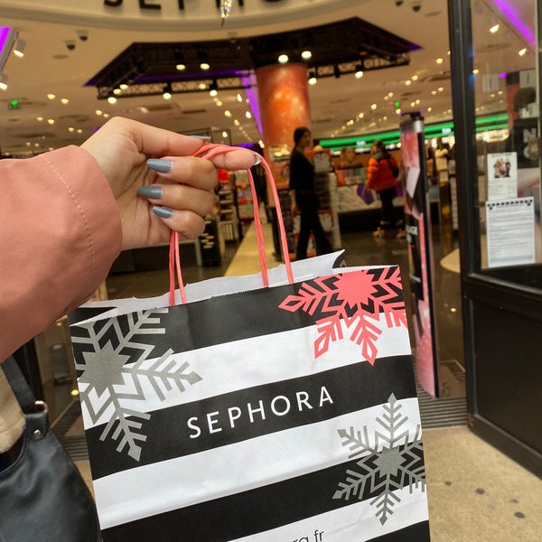 Photo taken at SEPHORA by Anfal🦂 on 1/4/2020