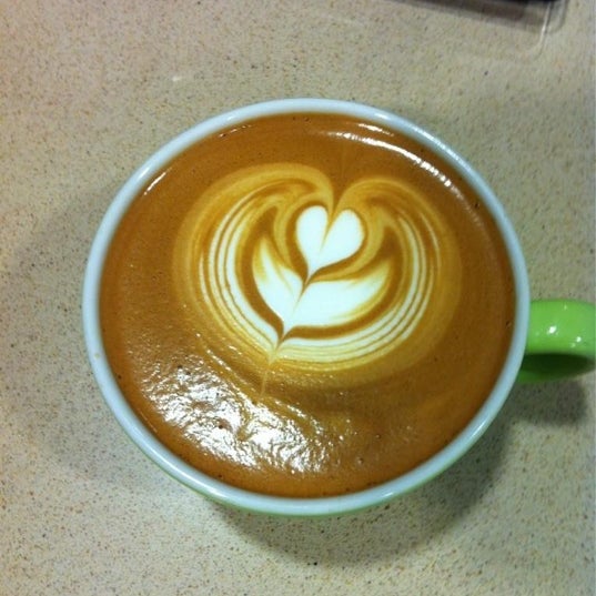 Foto tomada en PT&#39;s Coffee @ College Hill  por Jeff T. el 11/25/2012