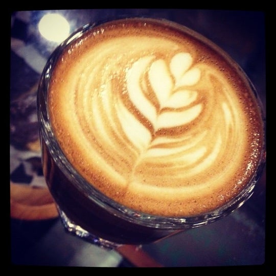 Foto diambil di PT&#39;s Coffee @ College Hill oleh Jeff T. pada 11/25/2012