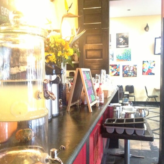 11/8/2012 tarihinde Cindy C.ziyaretçi tarafından Vienna Cafe'de çekilen fotoğraf