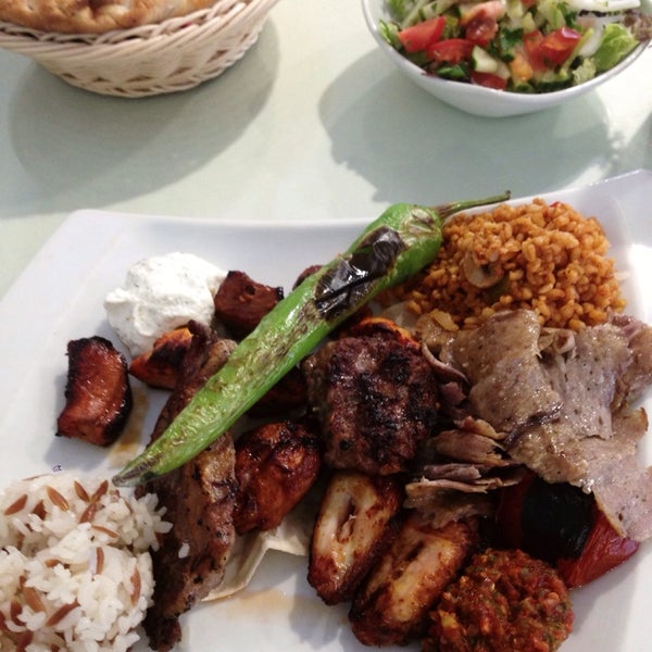 7/1/2014 tarihinde Rafli Y.ziyaretçi tarafından Mevlana Restaurant'de çekilen fotoğraf