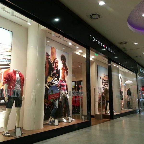 Tommy Hilfiger - Store Smíchov