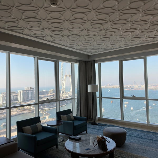 Foto scattata a DoubleTree by Hilton Dubai - Jumeirah Beach da Abdulaziz il 11/28/2022
