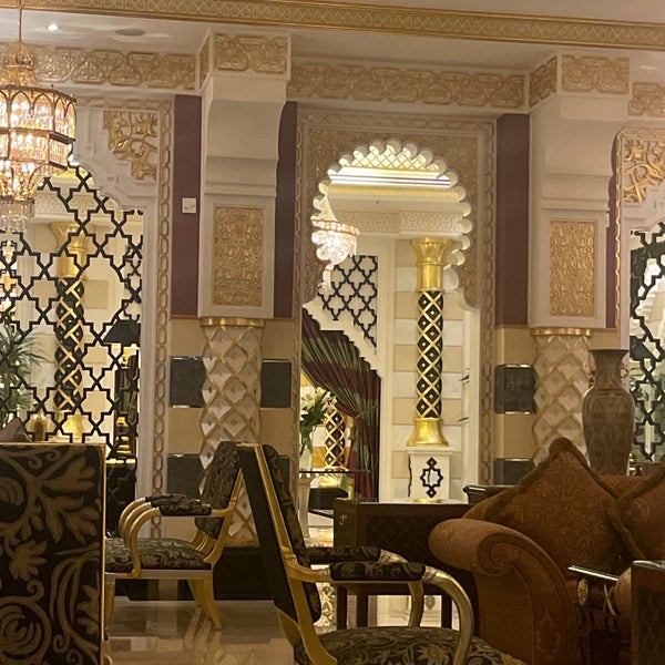 Das Foto wurde bei Waldorf Astoria Jeddah - Qasr Al Sharq von Khalid am 8/3/2023 aufgenommen