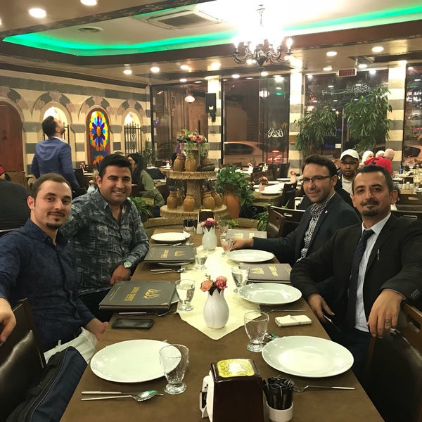 9/28/2018にİsmail Safa Ş.がLayale Şamiye - Tarihi Sultan Sofrası مطعم ليالي شامية سفرة السلطانで撮った写真