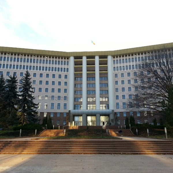 Посольство россии в кишиневе. Пушки al Republicii Moldova.