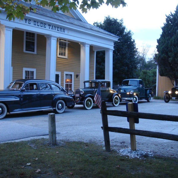 Looks like circa 1950's, but it is actually modern day Vermont.  Welcome to  Our circa 1790 Colonial Inn.