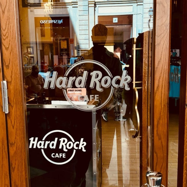 Photo taken at Hard Rock Cafe Florence by ▪️𝐗 on 5/31/2024