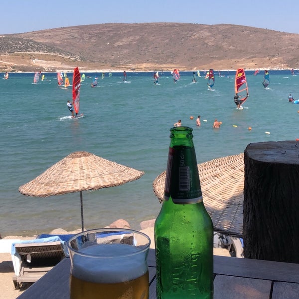 Das Foto wurde bei Alaçatı Surf Paradise Club von Veys am 8/18/2022 aufgenommen