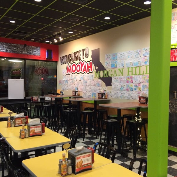12/3/2014 tarihinde Karen J.ziyaretçi tarafından MOOYAH Burgers, Fries &amp; Shakes'de çekilen fotoğraf