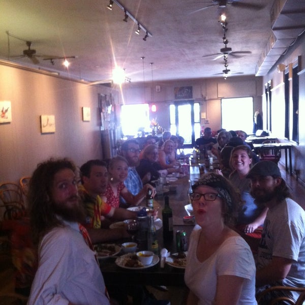 7/22/2013 tarihinde Sarah W.ziyaretçi tarafından Village Cafe'de çekilen fotoğraf