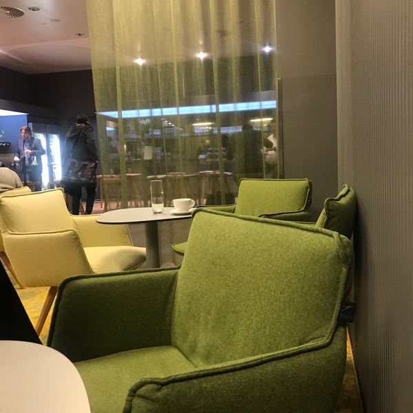 4/10/2018에 Manfred B.님이 Austrian Airlines Business Lounge | Schengen Area에서 찍은 사진