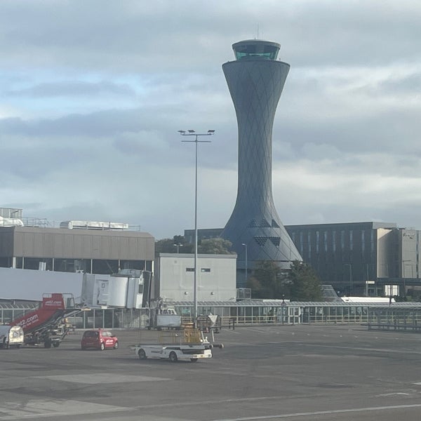 Снимок сделан в Edinburgh Airport (EDI) пользователем Manfred B. 10/16/2023