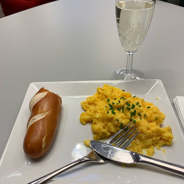 1/22/2019에 Manfred B.님이 Austrian Airlines Business Lounge | Schengen Area에서 찍은 사진