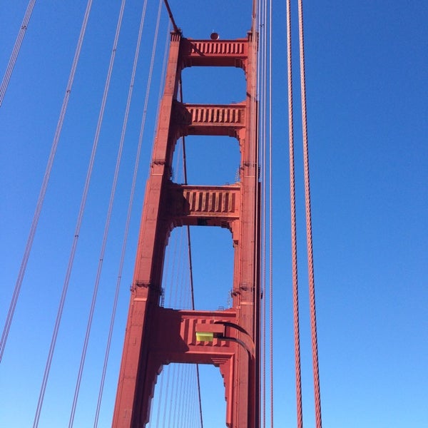 Foto tirada no(a) *CLOSED* Golden Gate Bridge Walking Tour por Иван Д. em 9/5/2013