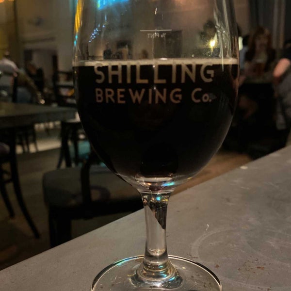 Foto scattata a Shilling Brewing Co. da Jennifer D. il 8/27/2021