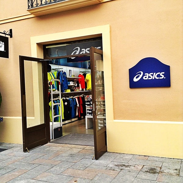 violación Intermedio marido Asics Store - Tienda de artículos deportivos en La Roca del Vallès, Cataluña