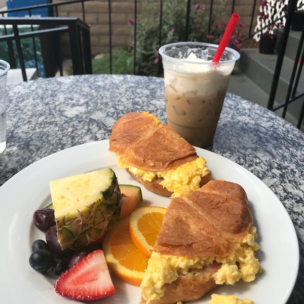 Amazing iced coffee and breakfast sandwich. The food was fresh and tasty
