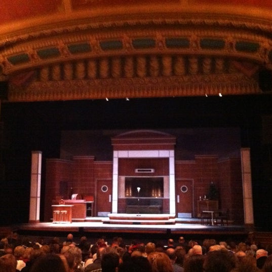 Foto diambil di Imperial Theatre oleh Patrick F. pada 12/16/2012