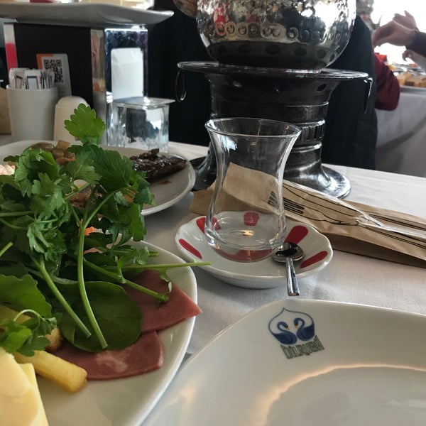 Foto scattata a Dilruba Restaurant da Ömer Faruk Ç. il 1/2/2022