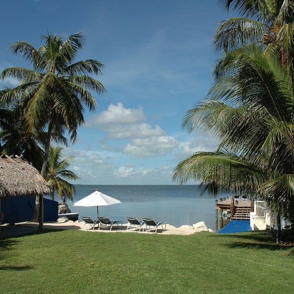 Azul lawn and beach view