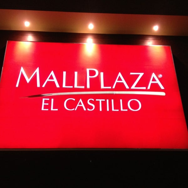 Foto tirada no(a) Mall Plaza El Castillo por Abner P. em 6/23/2013