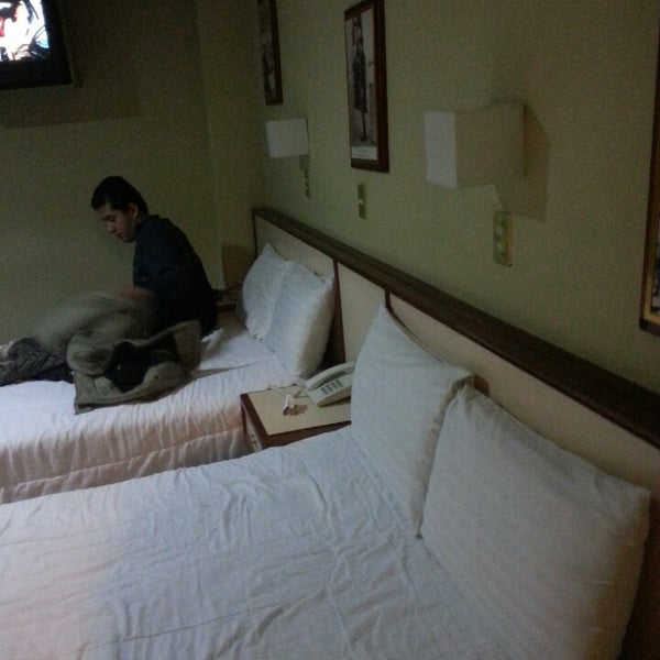 Foto diambil di Hotel Canada oleh Ангел П. pada 3/17/2013